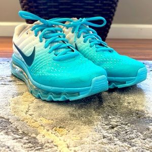 Nike women’s Air Max